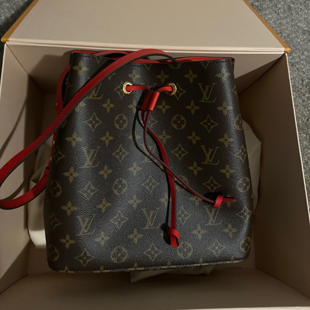 Louis dust bag and receipt included